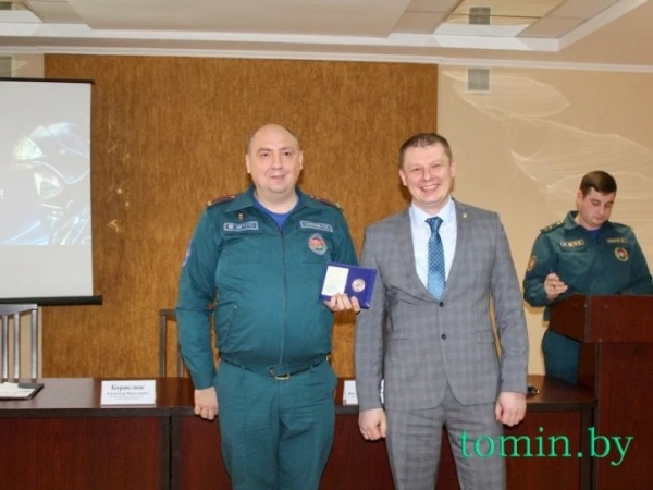 Тысячи боевых выездов, десятки спасенных жизней: профессиональный праздник отмечают работники МЧС Бреста Тысячи боевых выездов, десятки спасенных жизней: профессиональный праздник отмечают работники МЧС Бреста