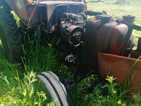 Под Брестом загорелся трактор. Мужчина пытался потушить - с ожогами в больнице Под Брестом загорелся трактор. Мужчина пытался потушить - с ожогами в больнице